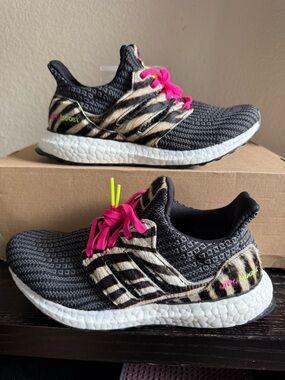 Adidas UltraBoost DNA Animal Pack Zebra Gray Pink Men’s Size 4 FZ2730 Running
